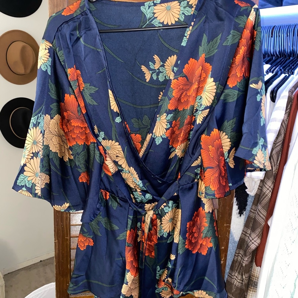 Women’s Wrap Top